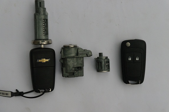 Комплект ключей с личинками Chevrolet (две кнопки) small image